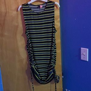 Nice dress with adjustable sides. It’s a tight fitting dress